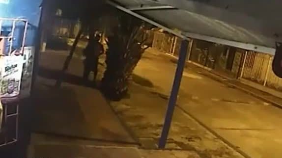 Camaras pillan cogiendo a una pareja en la 8 barranquilla