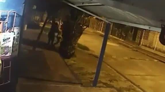 Camaras pillan cogiendo a una pareja en la 8 barranquilla