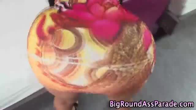 Big ass gets wam and shakes