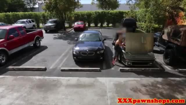 Amateur babe pawns car and pussy