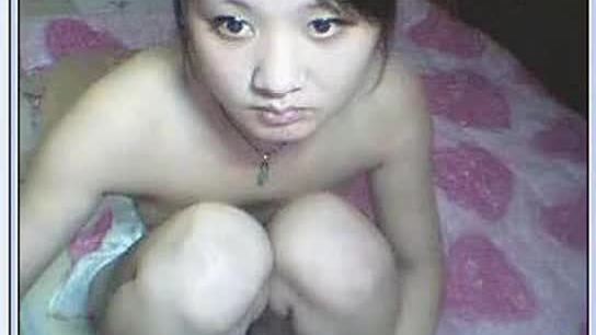 Petite chinese girl spreading her legs on cam