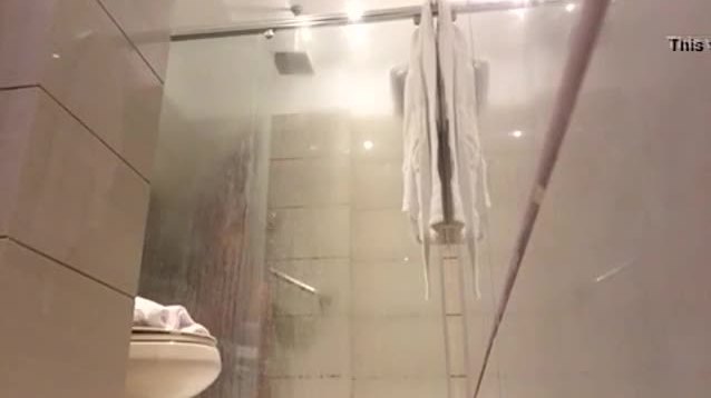 Dominicana tetona espiada en la ducha