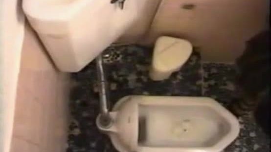 Cam cachee dans toilettes